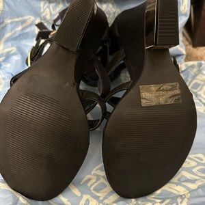 Black gently used cute sandals size 9